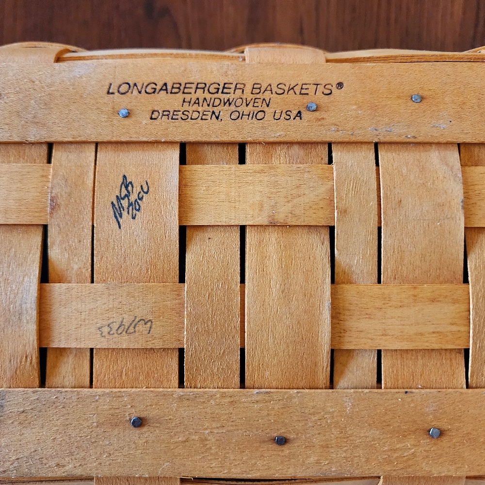 Vintage Longaberger basket - Picture 3 of 10